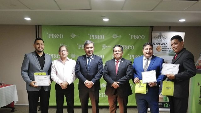 4to Concurso de coctelería a base de Pisco organizado por la Oficina Comercial del Perú en Panamá