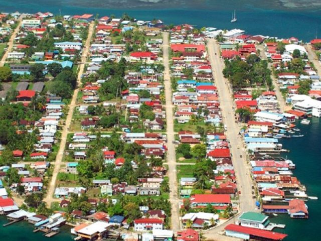 Empresas presentan propuestas para obras de revitalización turística en Isla Colón