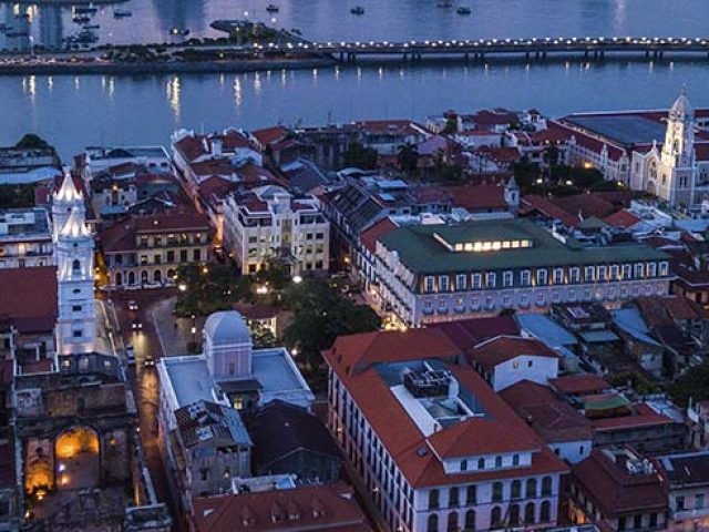 Casco Antiguo: Pequeño cofre de historia, cultura y entretenimiento