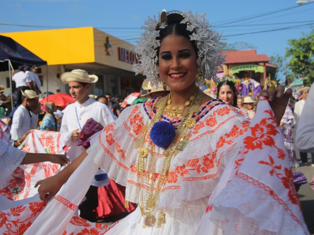 Panamá Se Prepara Para El  Desfile De Las Mil Polleras 2025